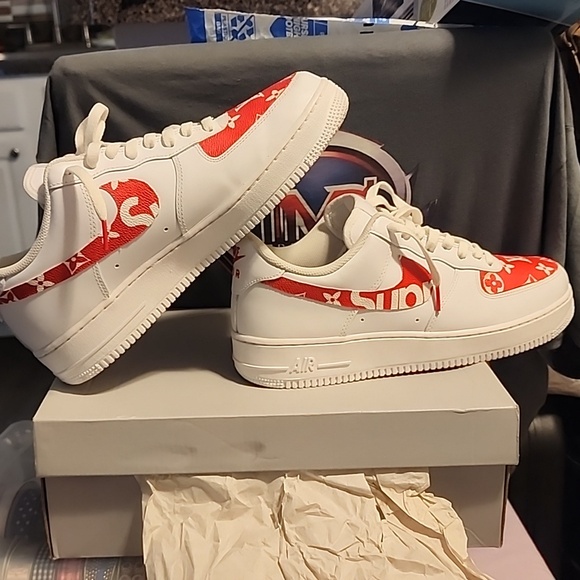 - Like new Red and white custom Supreme LV AF1'S (all sales are final) - Picture 5 of 5